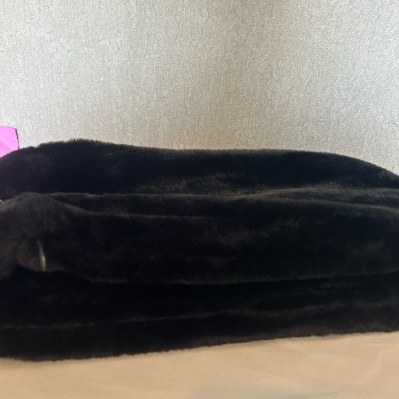 Elegant Black Scarf NWT - Picture 8 of 11